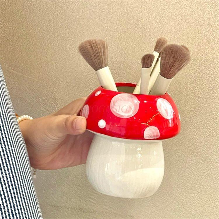 1PCS Creative Mushroom Pen Holder Office Storage Box Cute and Simple Small Ornament