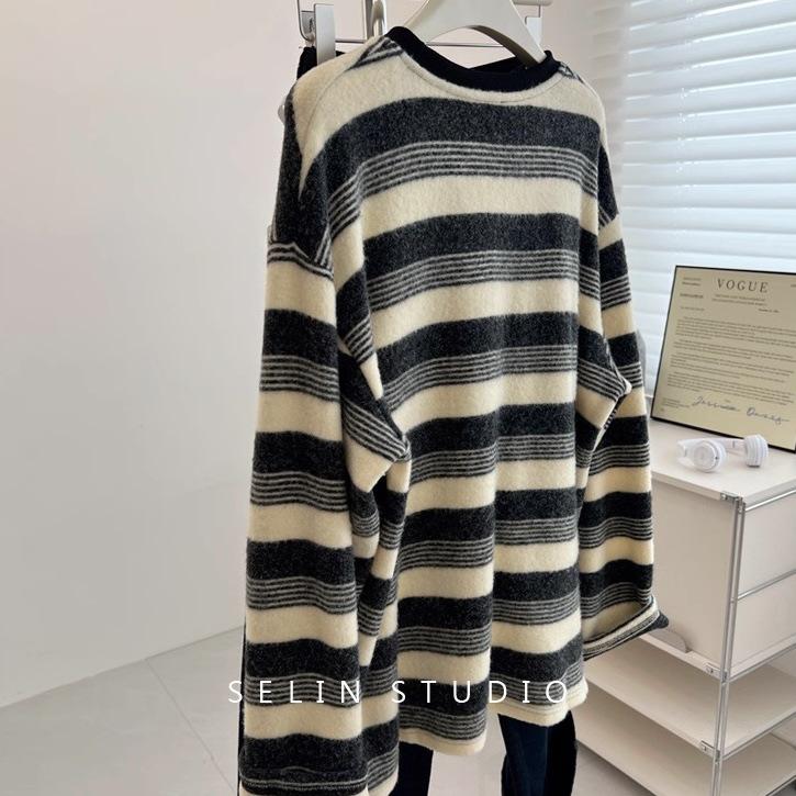 Women's Retro Striped Knit Long-Sleeve T-Shirt - Age-Defying, Loose Fit, Autumn/Winter Base Layer, Casual Style.