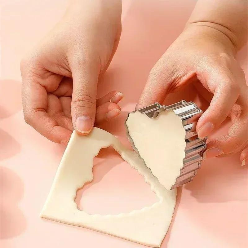 Love Heart Stainless Steel Cookie Cutter Mould DIY Wave Heart Shape Biscuit Mold Fondant Pastry Cake Decorating Baking Tool