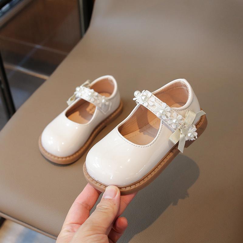 

Модная детская кожаная обувь для девочек, туфли с цветами, весенняя новинка, туфли принцессы для девочек, мягкая подошва, противоскользящие, универсальные одинарные туфли для детей 21insole13.6cm белый