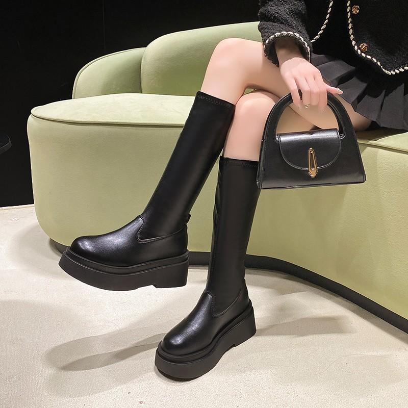 Модные женские элегантные ботинки однотонного цвета для улицы 2024 года — фото 4