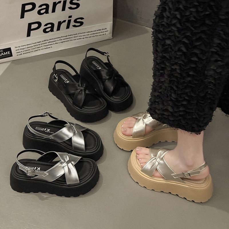 Muffin thick sole heightening Roman sandals women's 2025 new summer wear with skirt small beach shoes