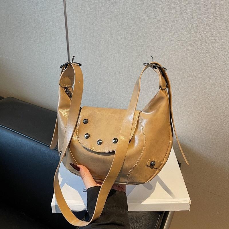 Trendy Rivets, High-end Texture, Large Capacity, Fashionable and Retro, Single-shoulder Crossbody, Underarm Dumpling Bag