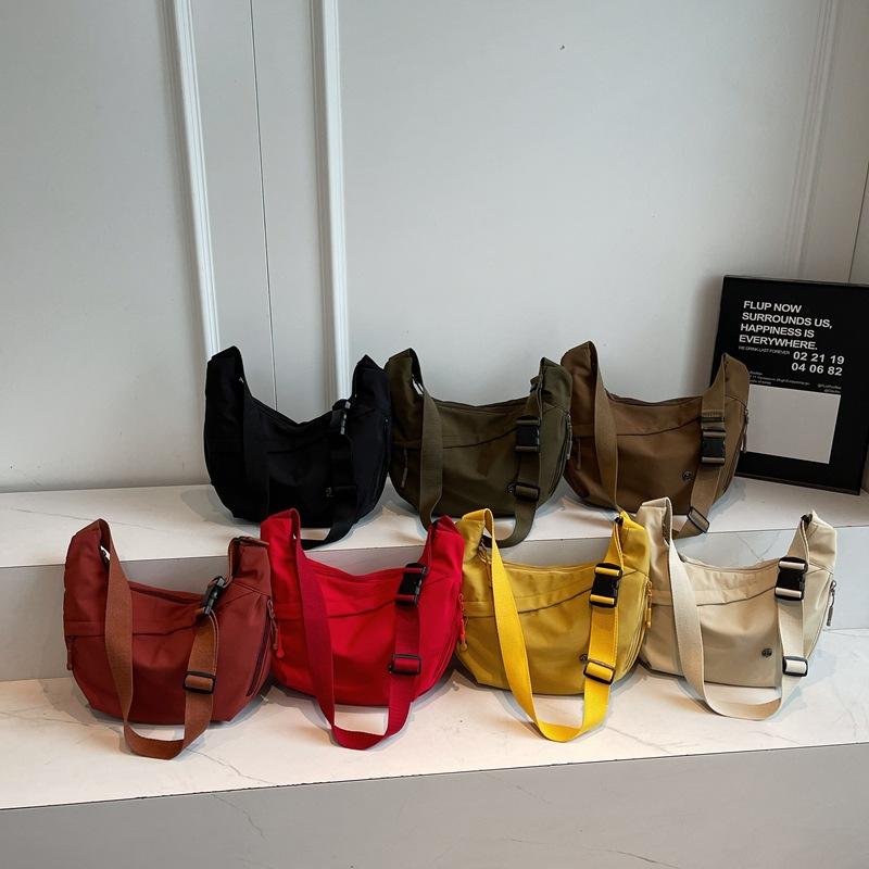 Fashion Batch Solid Color Shoulder Messenger Bag Large Capacity Leisure Foreign Style Women Bag Travel Bag Dumpling Bag