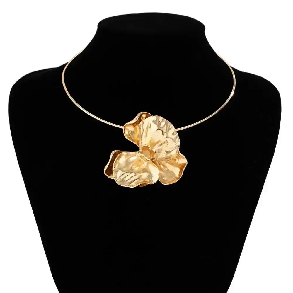 Exaggerated Three-dimensional Pleated Metal Flower Choker Collar Personalized Flower Necklace