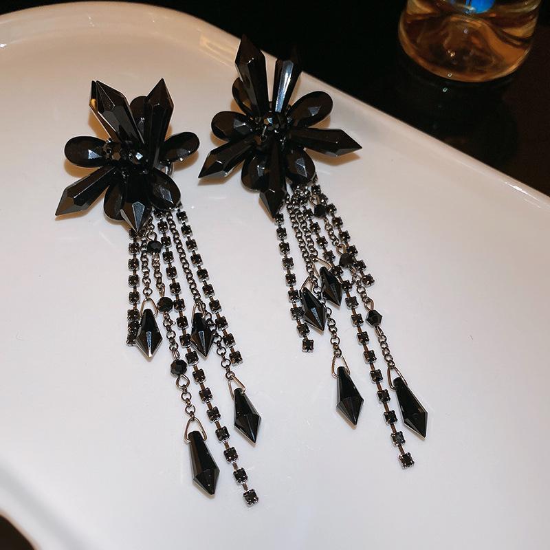 Vintage Silver Black Tassel Geometric Round Stud Earrings for Women - Elegant High-End Design