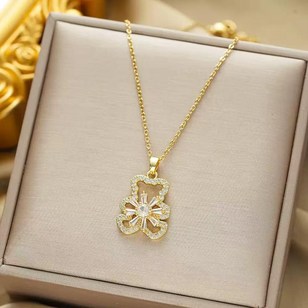 Vintage Titanium Steel Women's Pearl Pendant Necklace - Light Luxury Clavicle Chain