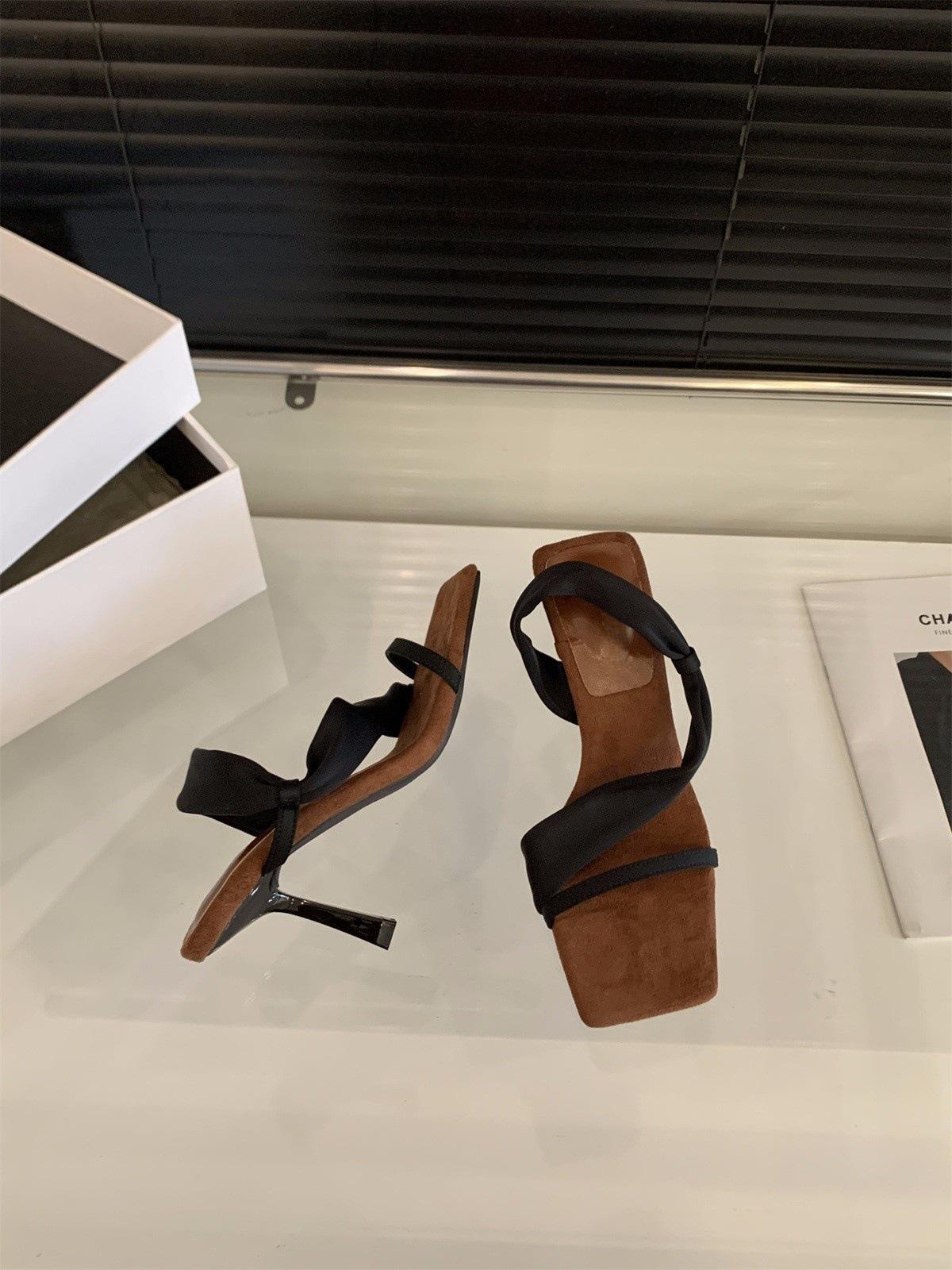 

Niche design sense red high heels sandals women s shoes 2025 summer French style with skirt one-word belt Roman shoes 35