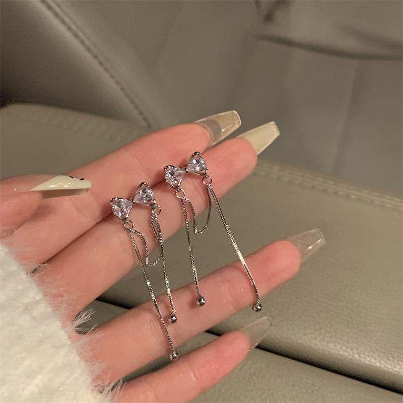 Long Bow-shaped Tassel Earrings for Women Ins Niche Design Light Luxury Earrings