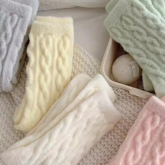 Fuzzy Winter Crew Socks Women Fluffy Warm Thick Socks Breathable Winter Sleep Socks for Indoor Lounging Outdoor Wear