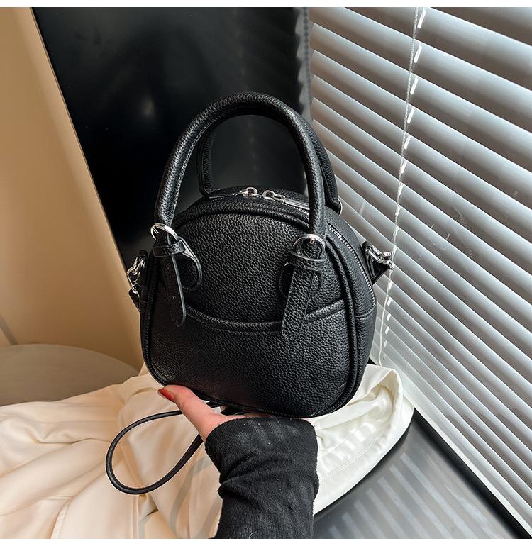 

Маленькая сумка-ракушка, простая и универсальная сумочка, высококлассная текстура, милая и универсальная сумка-яйцо, женская сумочка в иностранном стиле. чёрный