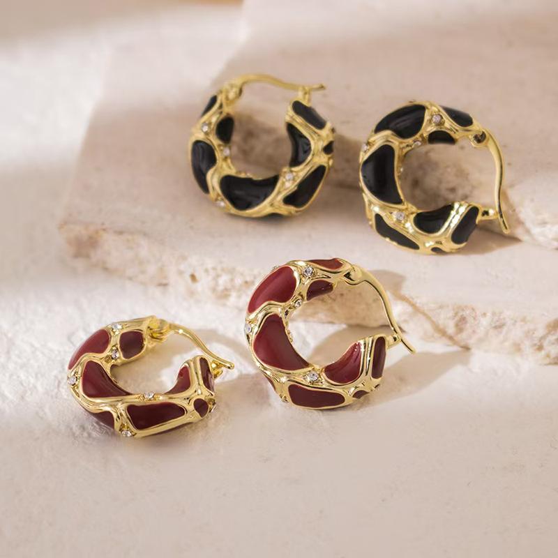 New Vintage Enamel Color Metal Texture Small Circle Hoop Earrings For Women Trendy Gold Plated Statement Ear Buckle Creative Jewelry