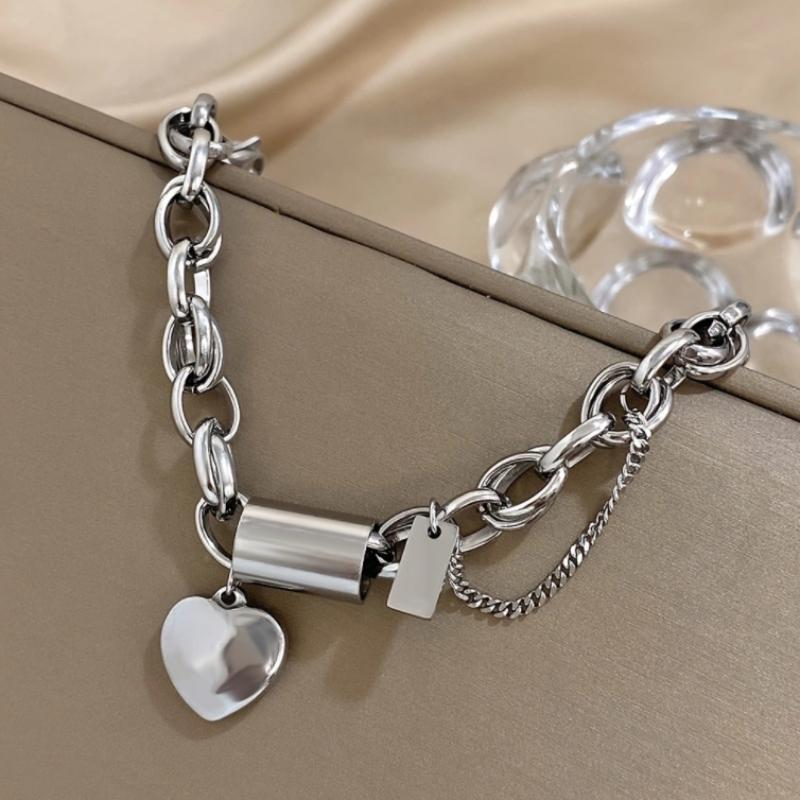 Europe and The United States Fashion Chain Love Pendant Bracelet Men and Women Personality Classic Accessories
