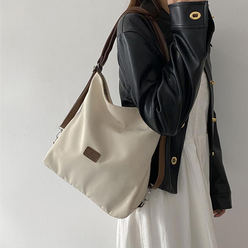 Kvinner Top-håndtak Skulder Crossbdoy Bag Luksus Håndvesker Designer Nylon Casual Tote Kvinnelig veske Uformell reiseryggsekk