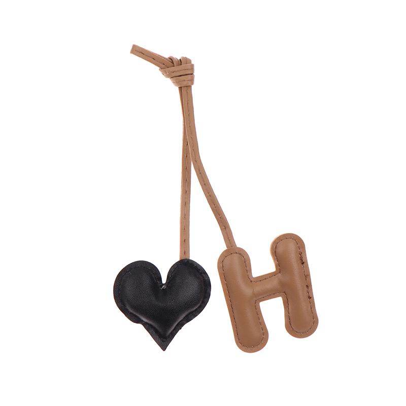 Leather Keychain Heart Letter Charm Pendant Keyring Fashion Simple All-Matching Bag Decoration Jewelry Accessories