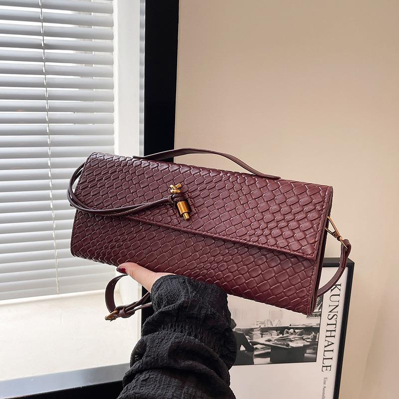 New Woven Bag Single Shoulder Baguette Bag Niche High-end Horizontal Hand-held Dinner Bag Crossbody Versatile Temperament Bag