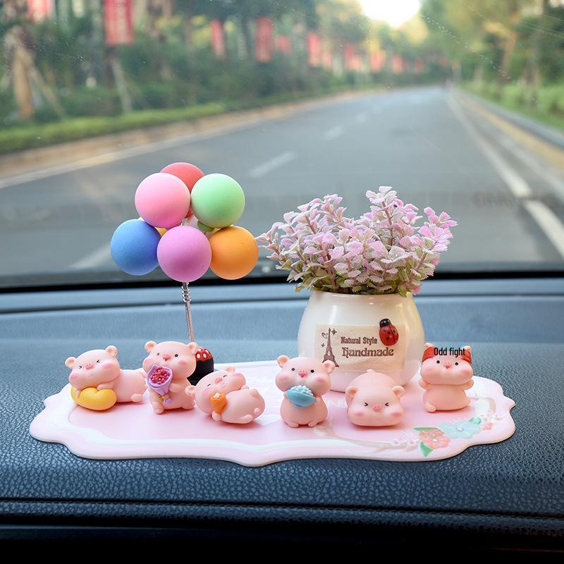 Celebrity Pig Car Ornament: Cute Console Decoration & Air Freshener Holder