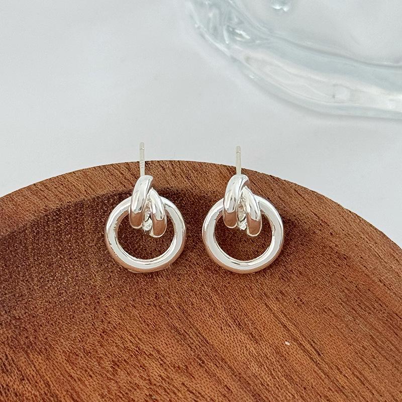 Geometric Twisted Circle Stud Earrings – Versatile Retro Elegant Women's Jewelry