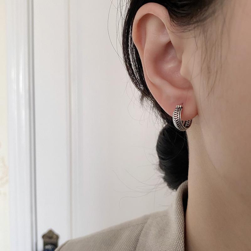 Twist Ear Buckle Simple Court Earrings INS Retro Bloggers with The Same Earrings Female Trendy Gift Elegant Lady's Casual Accessories Classic Jewelry