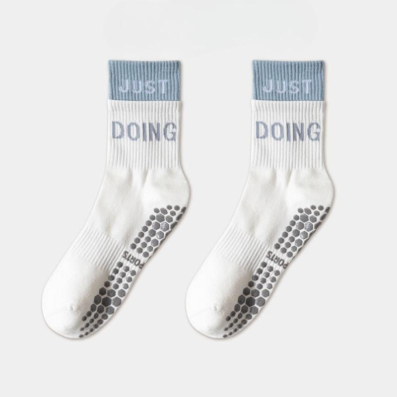Anti-slip Yoga Socks, Pilates Long Socks, Pure Cotton Anti-slip Dance and Fitness Sports Women's Mid-calf Socks