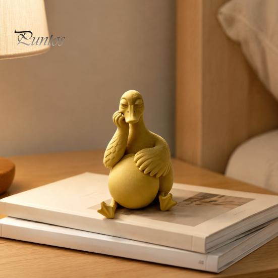 Funny Gifts for Colleagues Daydreaming Duck Figurine, Minimalist Holding An Egg Sculpture, Resin Matte Statues Animal Statue, Creative Desktop