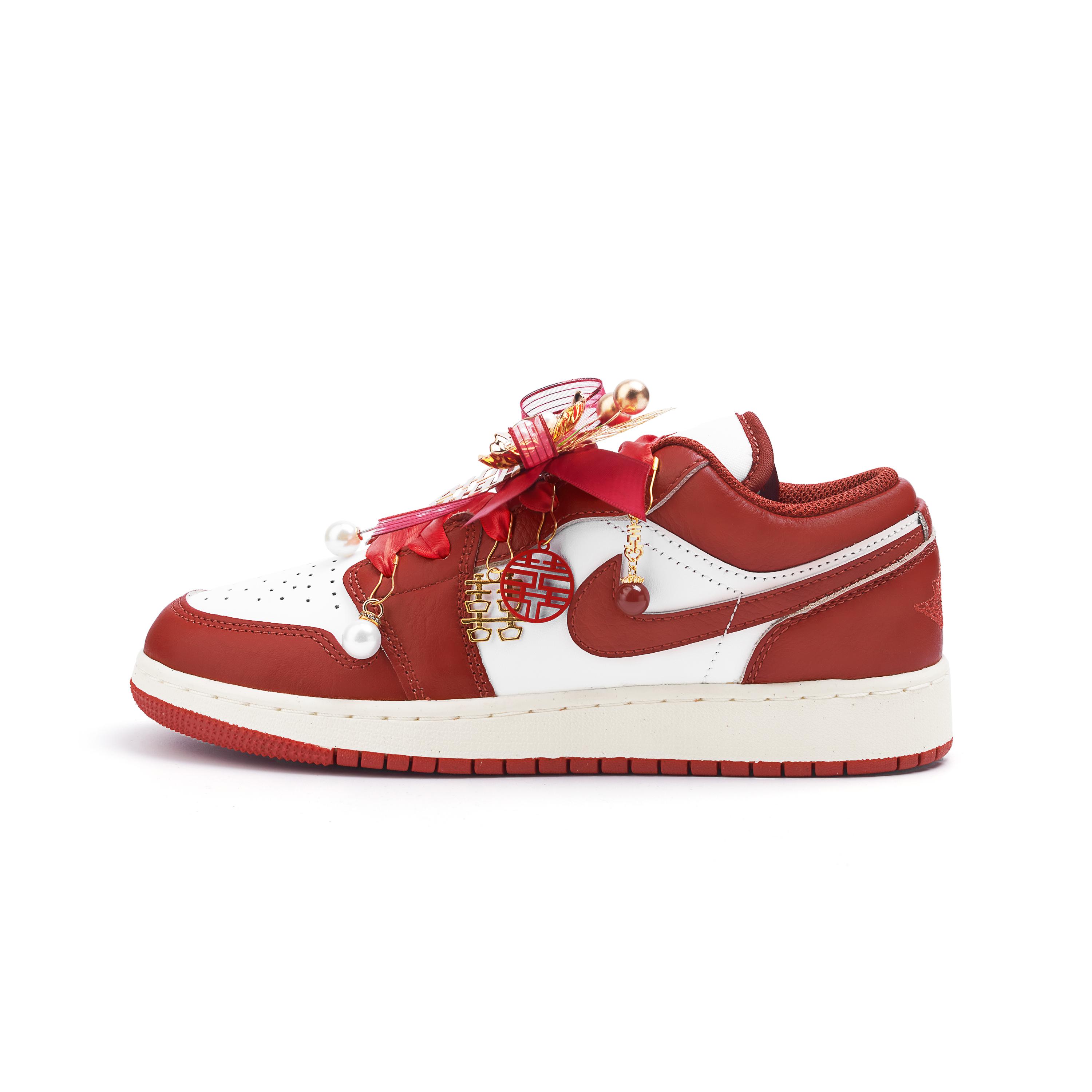 

Jordan Air Jordan 1 Slip Resistant Abrasion Resistant Low top Vintage Basketball Shoes Women s Red FJ3465-160(Team354-) 39