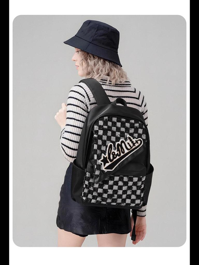 Stylish and Spacious Backpack: Perfect for Travel, School, and Short Trips for Middle School Students - Lightweight and Trendy Design.