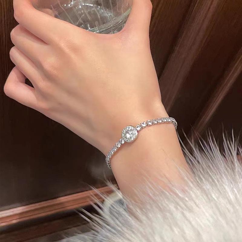Korean Style Elegant Adjustable Zirconia Square Bracelet - Versatile, Light Luxury Hand Jewelry