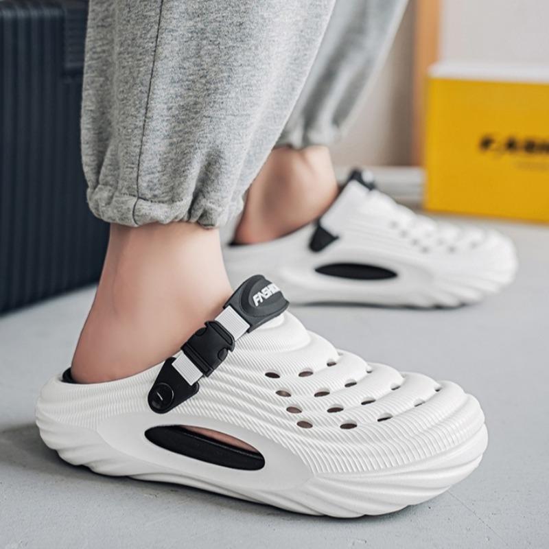 Fashion Men's Slippers Shoes Designer New Breathable Hollow Men‘s Sandals Outdoor Beach Sandals Men Clogs&Mules Shoes Summer Femme 36-45