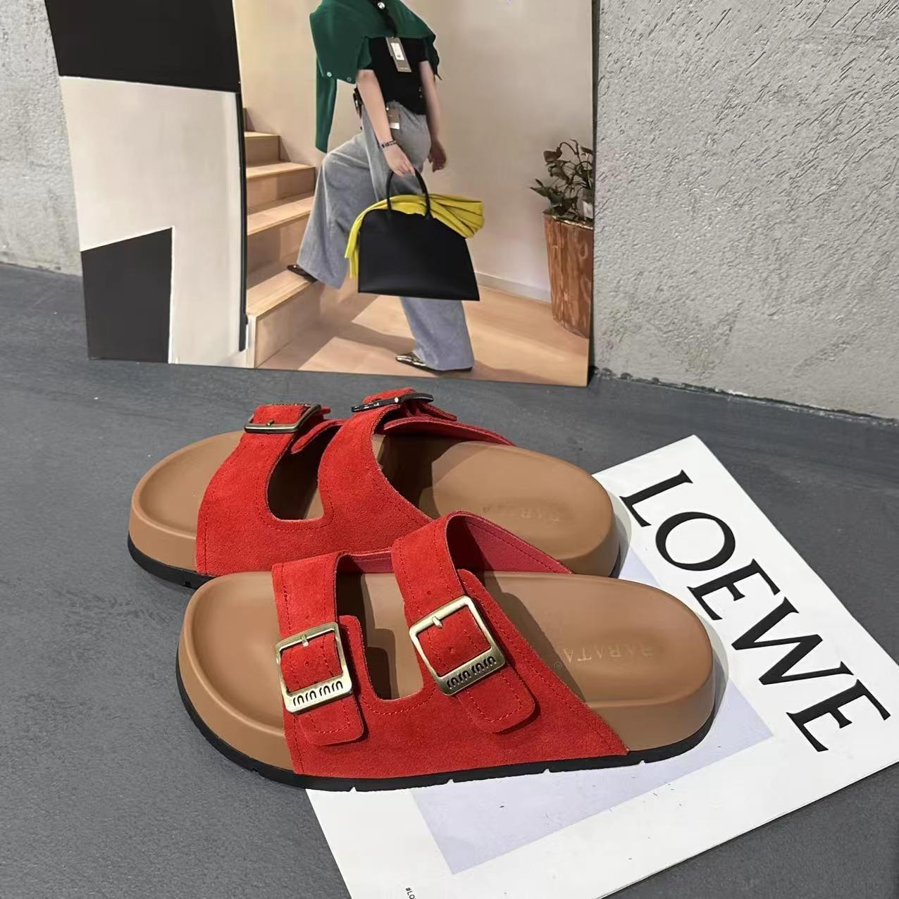 

Thick-bottomed Birkenstock slippers women s summer outer wear 2025 new outer wear super fire with skirt soft-bottomed beach sandals 35