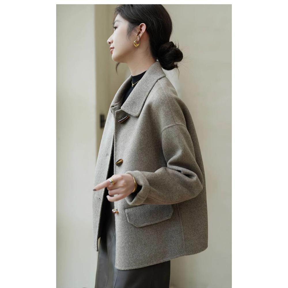 Fashionable and High-end Women's Short Woolen Coat with Horn Button and Long Sleeves, Perfect for Autumn and Winter
