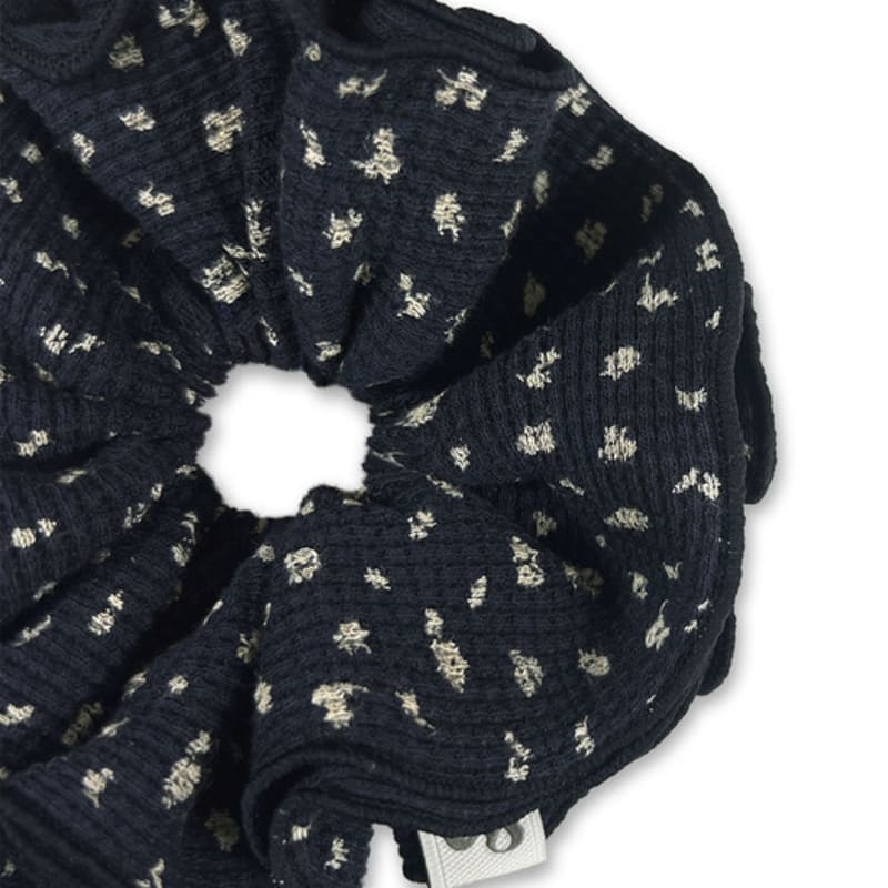 UGLYSHADOW FLOWER WAFFLE SCRUNCHIE(NAVY)