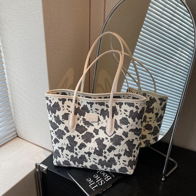 Bag women's large-capacity new summer versatile leisure shoulder college student class commuting tote bag