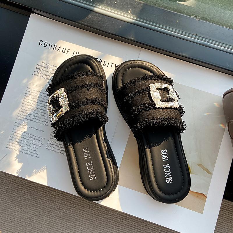 Platform Beach Shoes Slippers One Word New 2025 Summer Versatile Wear Rhinestone Fashion Sandals