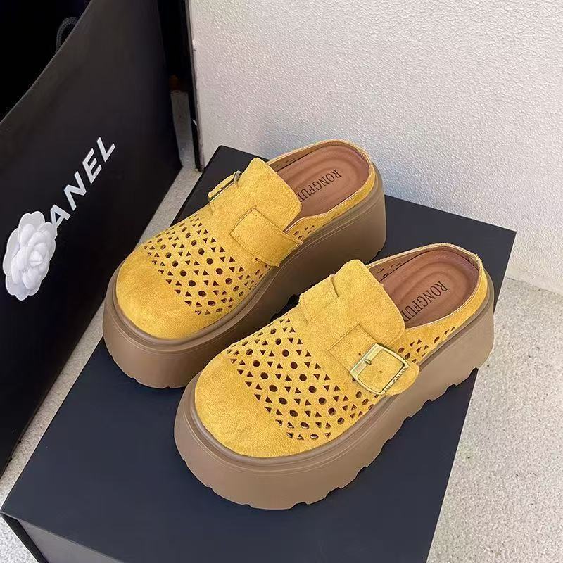 Internet celebrity retro hollow breathable bag head half slippers women 2025 frosted leather muffin thick bottom wear a pedal slippers