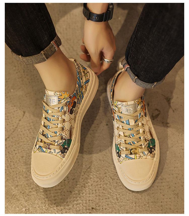 Europe New Shoes for Men Leather Casual Shoes Trend Print Flat Skateboard Shoes Cool Lace-up Leather Sneaker