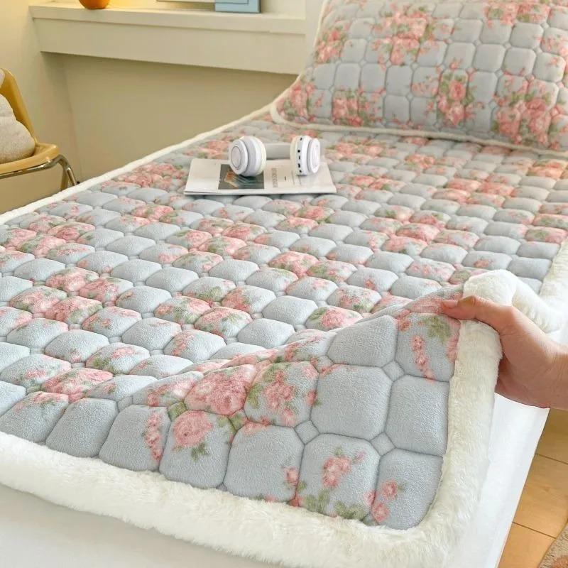 

Winter Thick Milk Velvet Mattress Warm and Soft Quilted Washable Mattress Protective Cover Multi Size Dormitory Plush Bed Cover 1PC 60x120cm