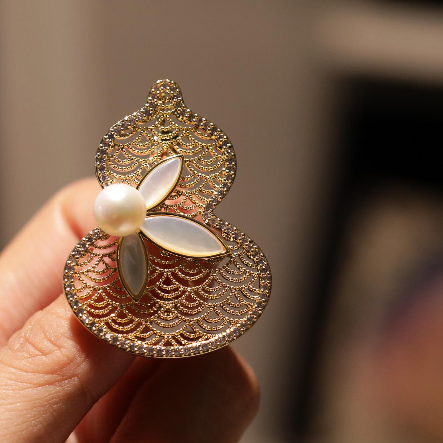 Bo Xin Yun Handmade Gold Brushed Freshwater Pearl Gourd Brooch