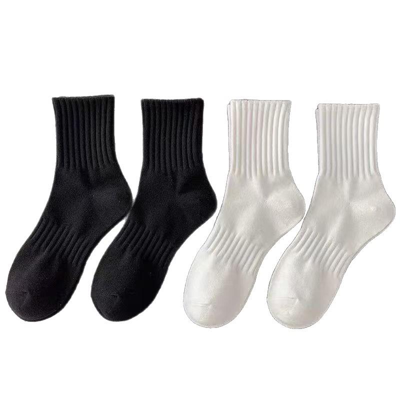 Socks black and white solid color four-season sports socks breathable sweat-absorbing deodorant men's and women's medium tube socks