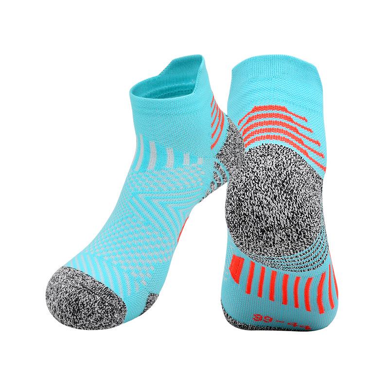 

Autumn-Winter Non-Slip Mid-Calf Sports Socks for Men & Girls - Ideal for Running, Basketball, Badminton, and Cycling. Children (32-38)