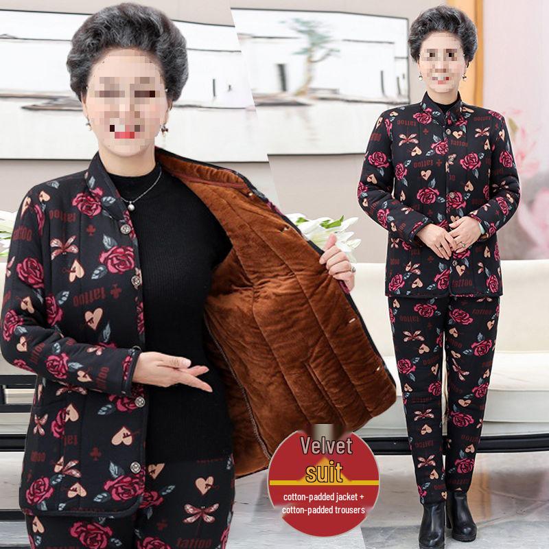 Omas kuscheliges, fleecegefüttertes Winterset: dicke, baumwollgepolsterte Jacke und Hose für Frauen mittleren Alters und Senioren.