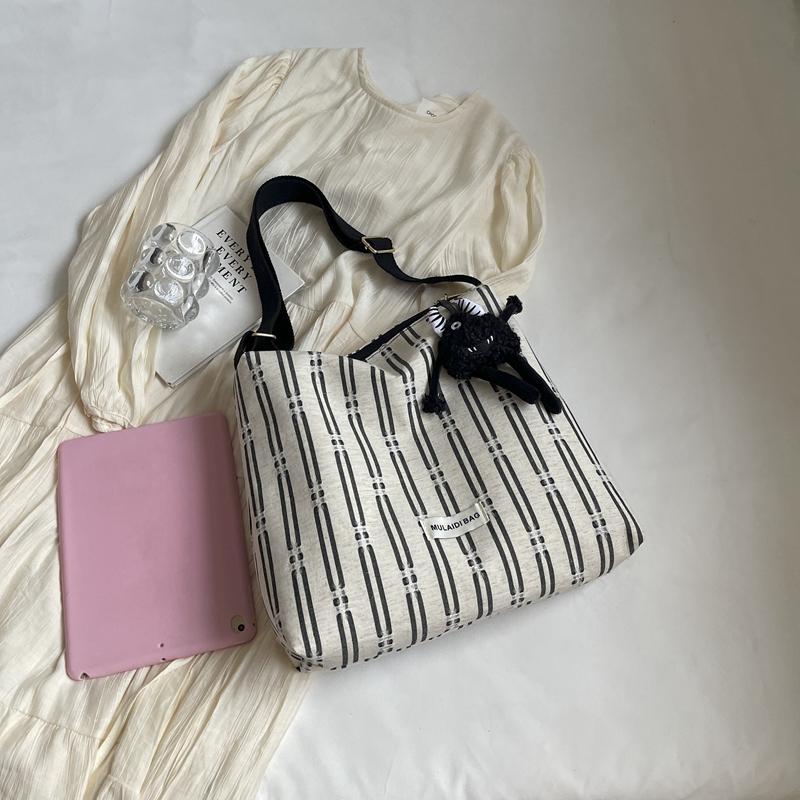 Piece large capacity shoulder bag fashion wide shoulder strap bucket bag