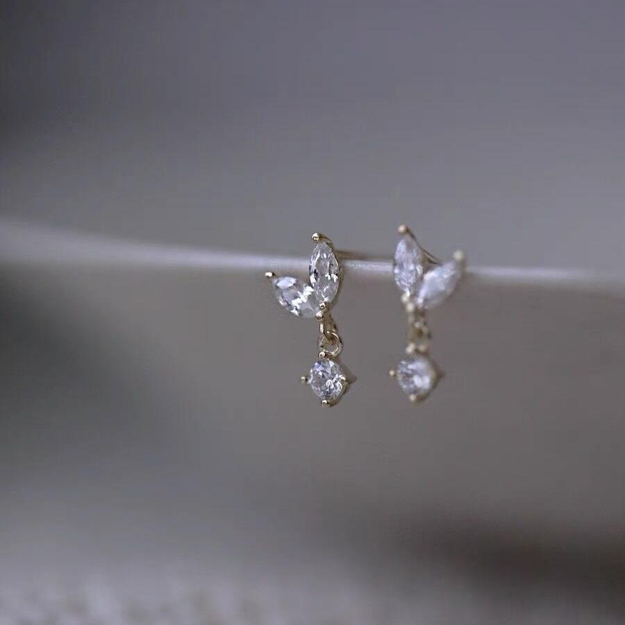 

Серьги-гвоздики в форме листьев из стерлингового серебра S925 для женщин, необычный дизайн, темпераментные дикие модные серьги с бриллиантами 925