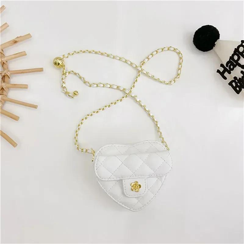 Mini Heart Shaped Crossbody Bags for Teen Girls Handbag Pu Leather Coin Change Purse for Toddlers Little Girls Outdoor Backpack
