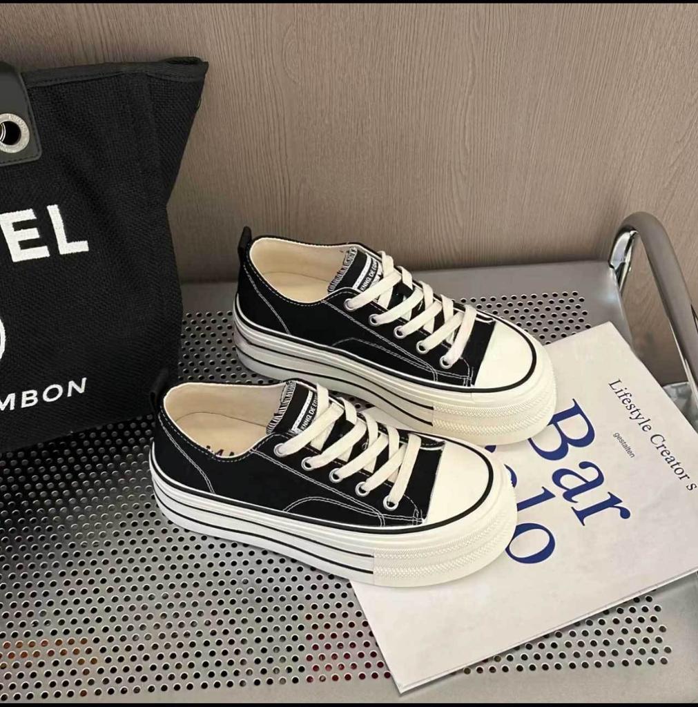 Muffin-Plateau weiße Schuhe Damen 2025 neue Mode vielseitig kleine Höhenerhöhung lässige Sport-Canvas-Schuhe