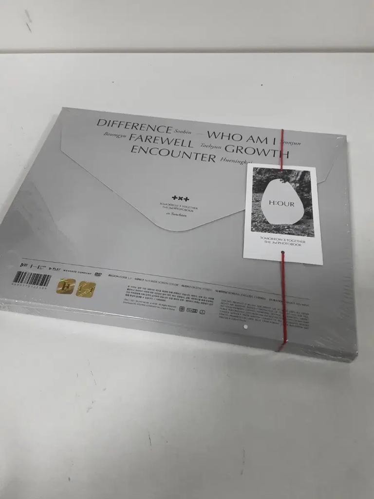 TOMORROW X TOGETHER Photobook