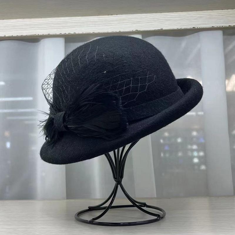 Autumn and Winter Hats Women's Retro Wool Beret British Top Hat Felt Hat Basin Hat Mesh Yarn Dome Elegant Feathers