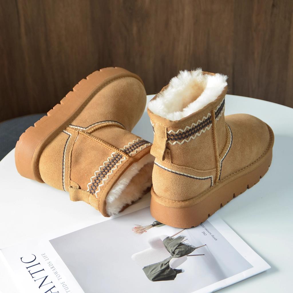 Thick-soled Snow Boots Women's Fleece Thickened 2025 New Ethnic Style Embroidered Outdoor Short Boots Northeast Non-slip Cotton Shoes