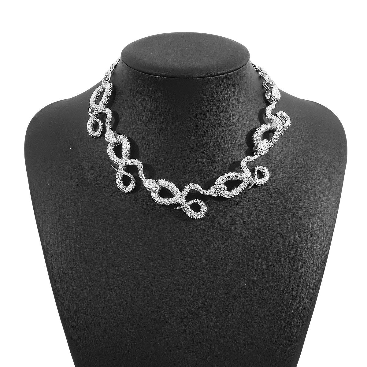 

European and American fashion exaggerated coiled snake thick chain buckle necklace ZA retro heavy industry twisted snake collarbone chain