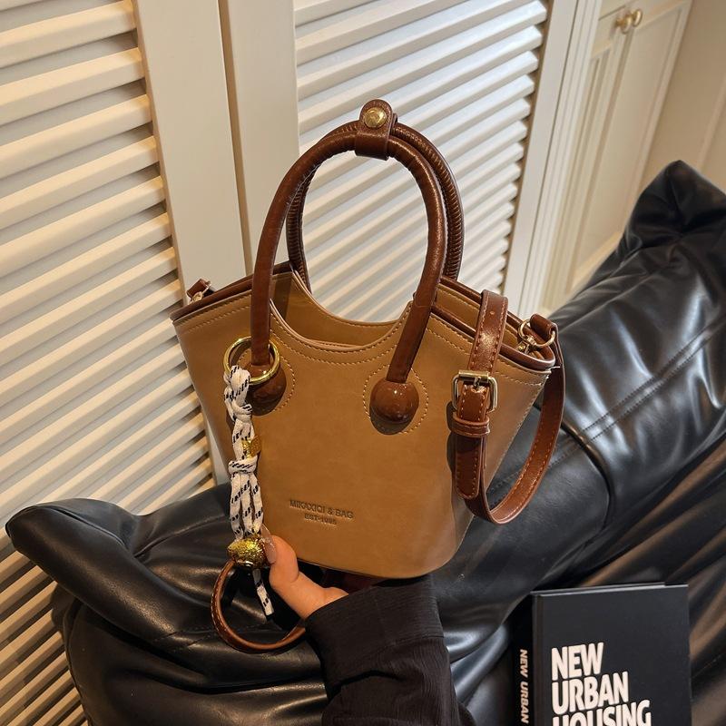 Korean niche bag women's 2025 new spring and summer versatile handbag popular single shoulder messenger bag bucket bag